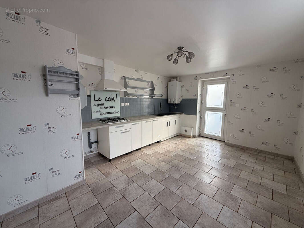 Maison à POURU-SAINT-REMY