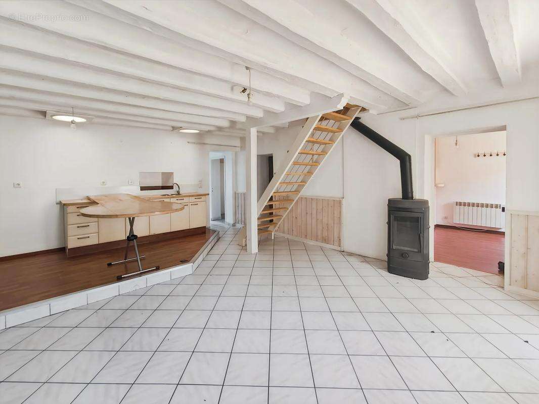 Maison à MONTFORT-LE-GESNOIS