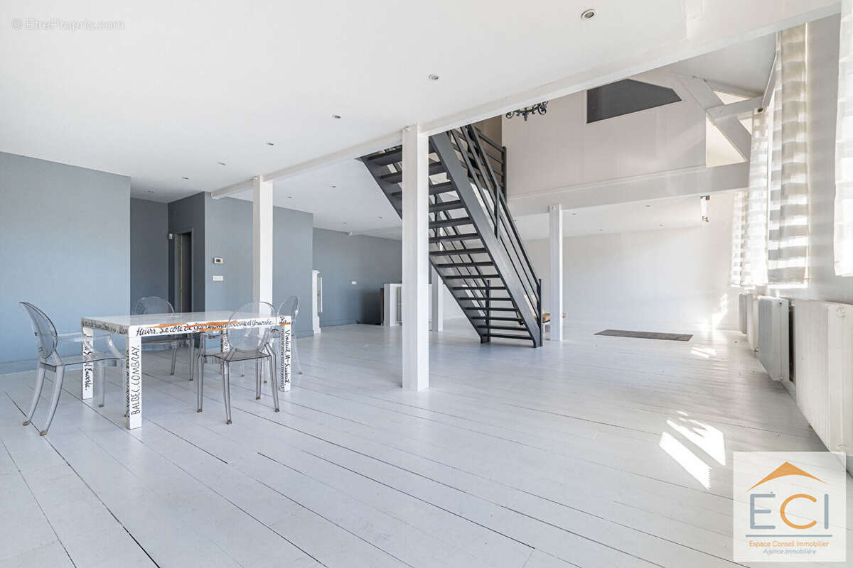 A VENDRE - magnifique loft familial aux beaux volumes - photo 3