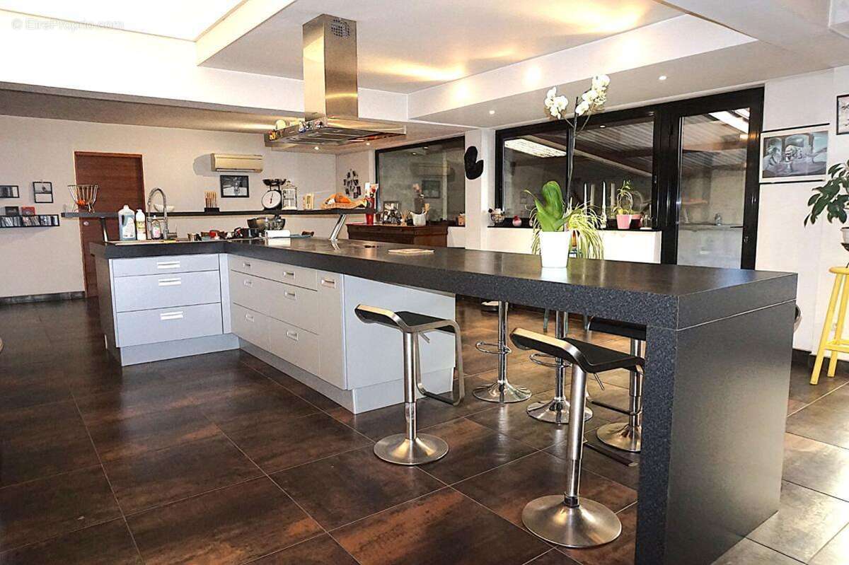 Appartement à LE CHAMBON-FEUGEROLLES