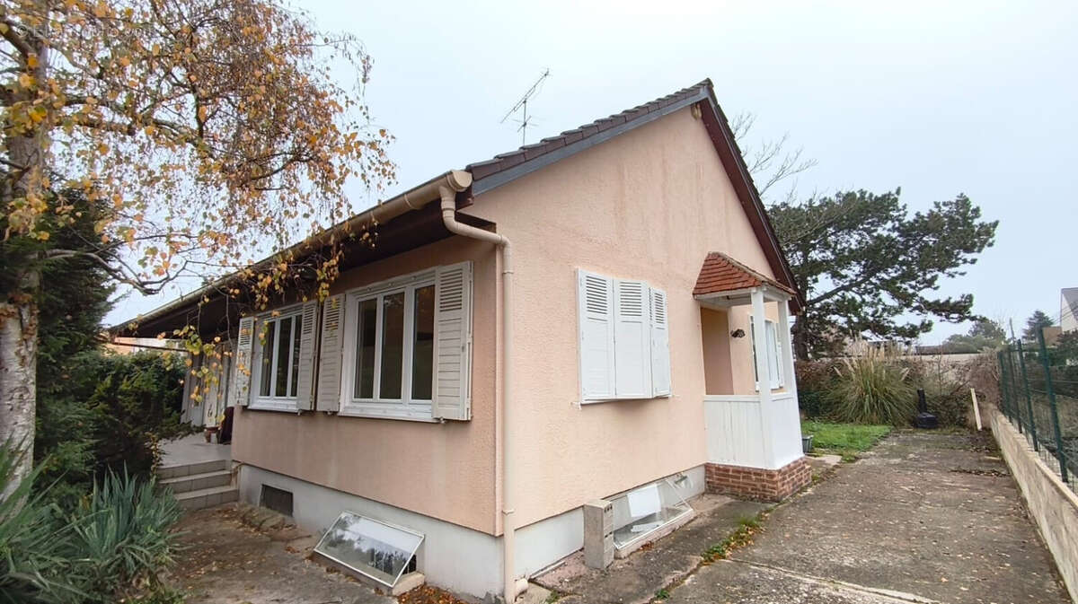 Maison à VIGNEUX-SUR-SEINE
