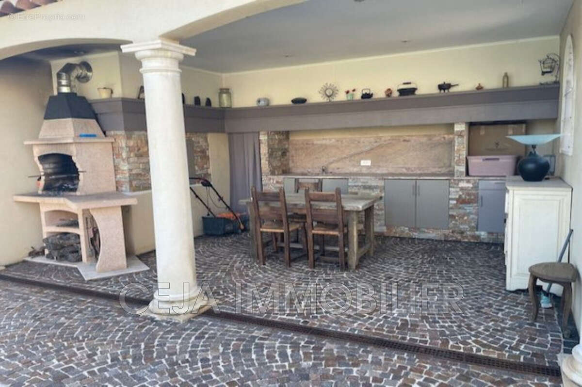 Maison à LE MUY