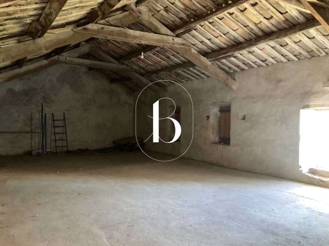 Maison à LAUDUN-L&#039;ARDOISE