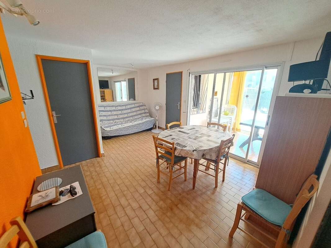 Le cap d'agde t3 + cabine en rez de jardin avec parking. - photo 3