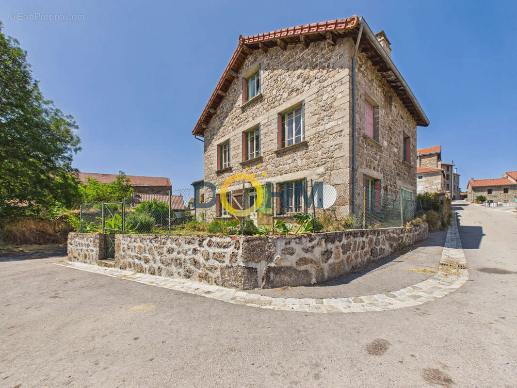 Maison en pierre avec grange et étable   111 m2 habitables   Dépendances de 260 m2 - photo 4