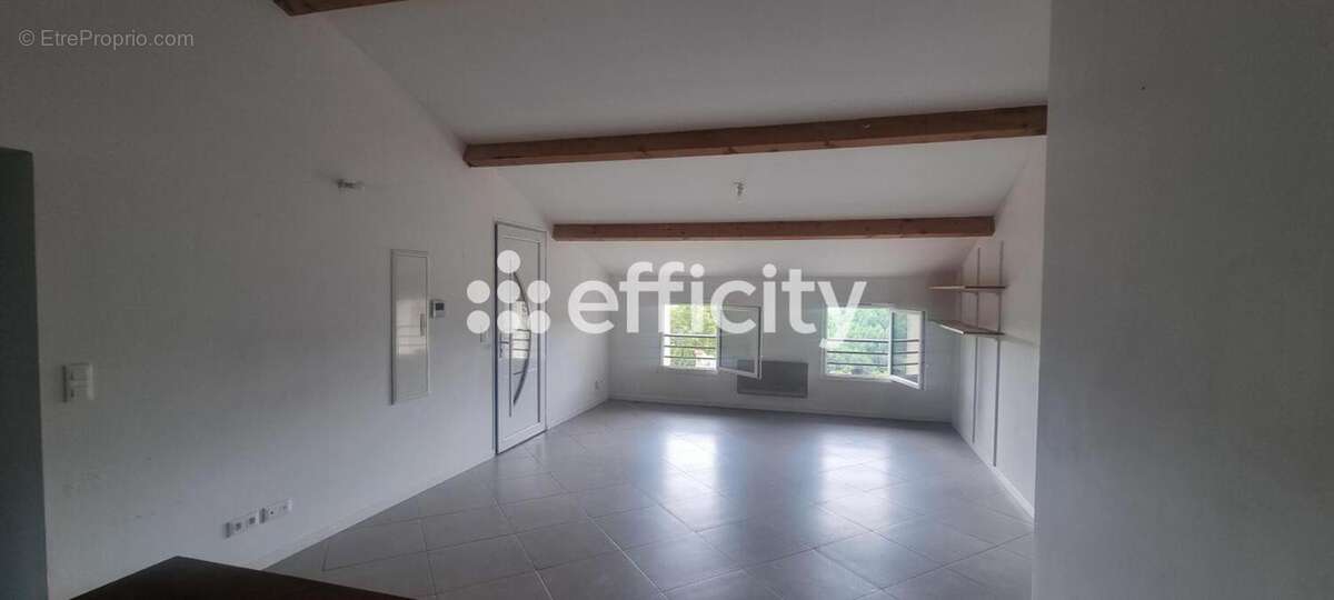 Appartement 210 m² à Ampus  - photo 2