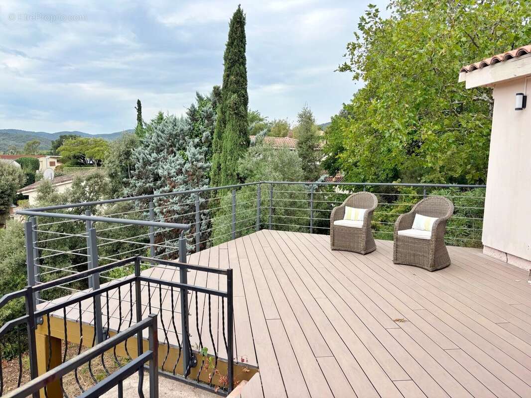 Maison à ROQUEBRUNE-SUR-ARGENS