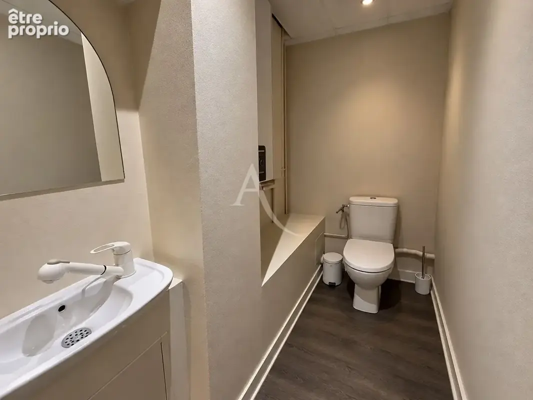 Local commercial CHILLY-MAZARIN 3 pièces 52.07 m² - photo 6