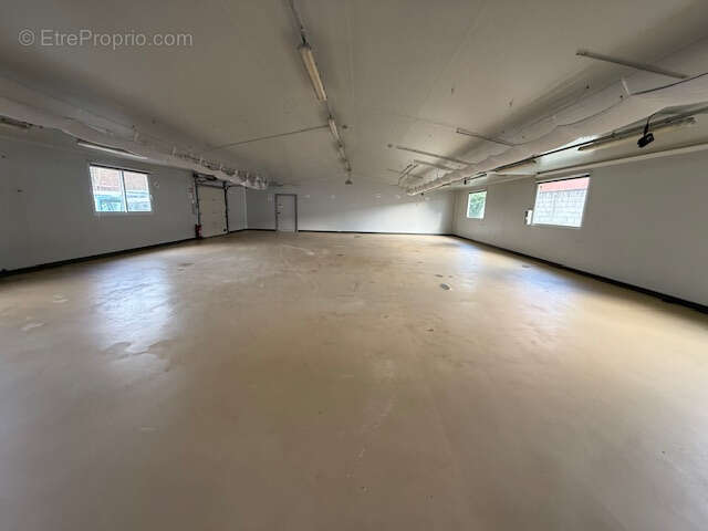 Commerce à LE CHAMBON-FEUGEROLLES