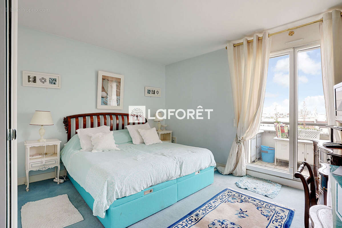 Appartement à LEVALLOIS-PERRET