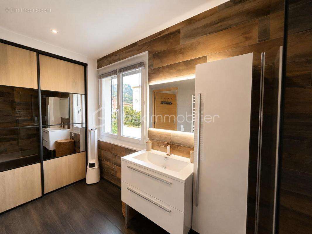 Appartement à LA VALETTE-DU-VAR