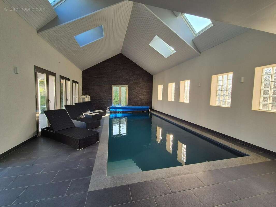 Maison 471 m² à Breval  - photo 2