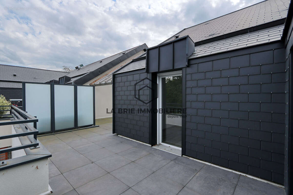 Appartement à EMERAINVILLE