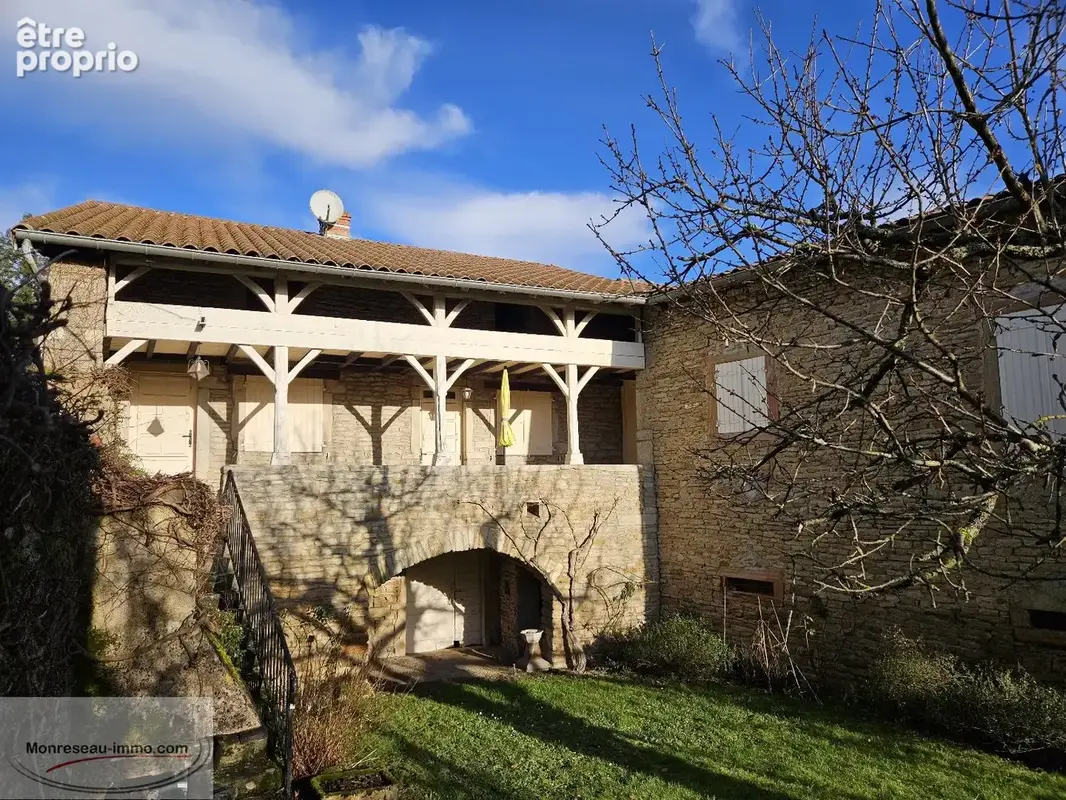 La roche vineuse - photo 11