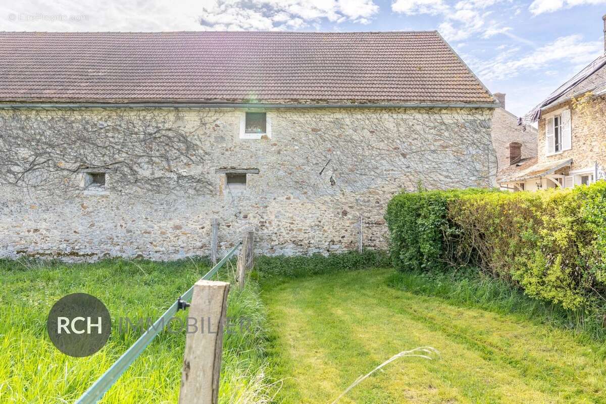 Maison à LA QUEUE-LES-YVELINES