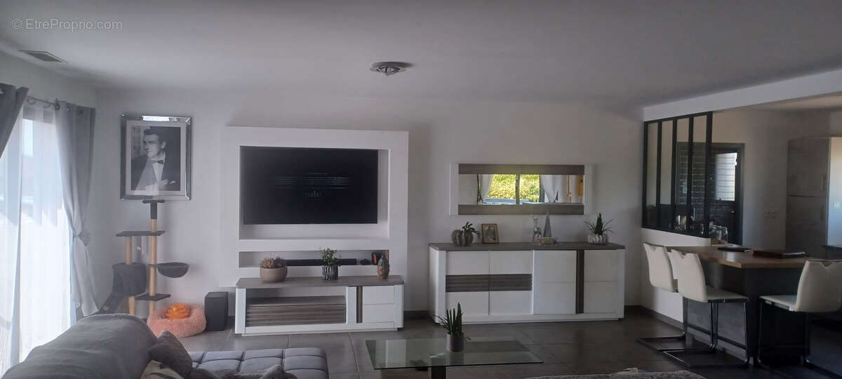 Maison de construction traditionnelle ultra moderne F5/F6 de 145m2 habitable de 2017 sur 1000m2 de terrain clo - photo 5