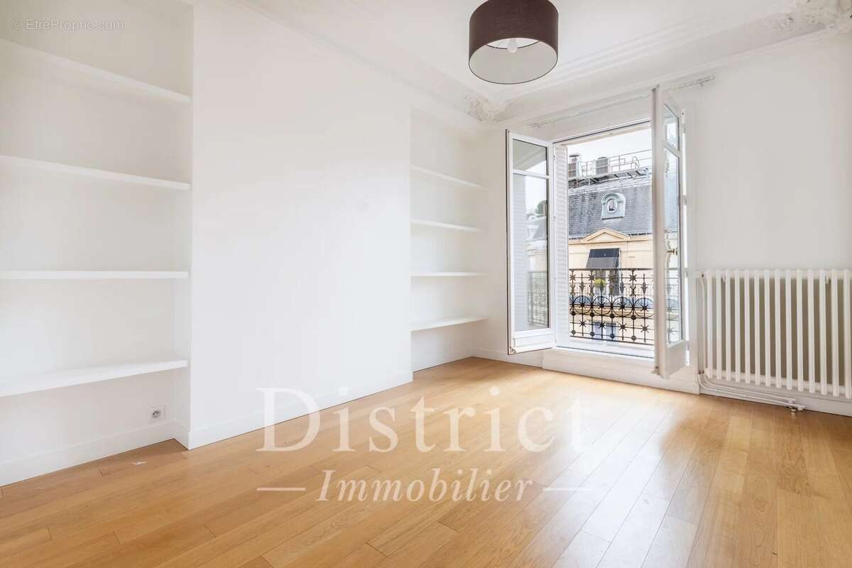 Appartement à PARIS-8E