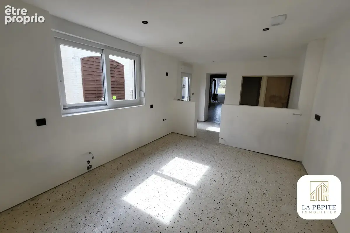Maison semi-individuelle rénovée - 108,8 m2 - 3 chambres - Terrain, garages et dépendances - photo 10