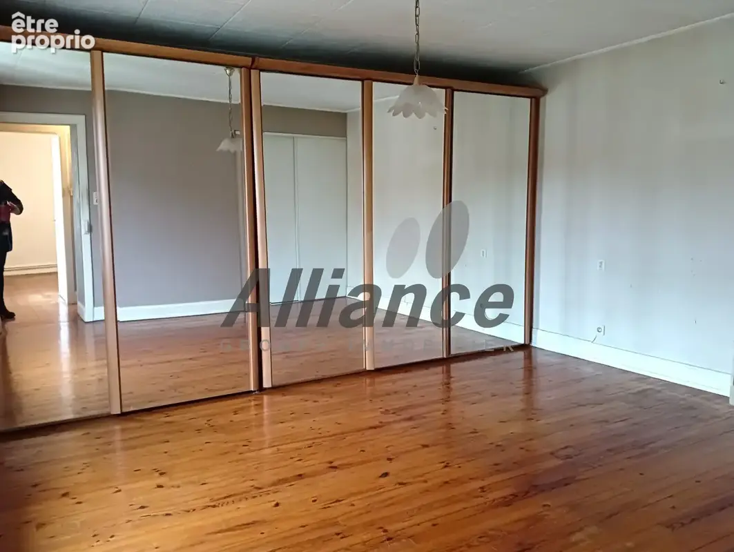 Jolie maison avec garage, terrain et dependance - photo 10