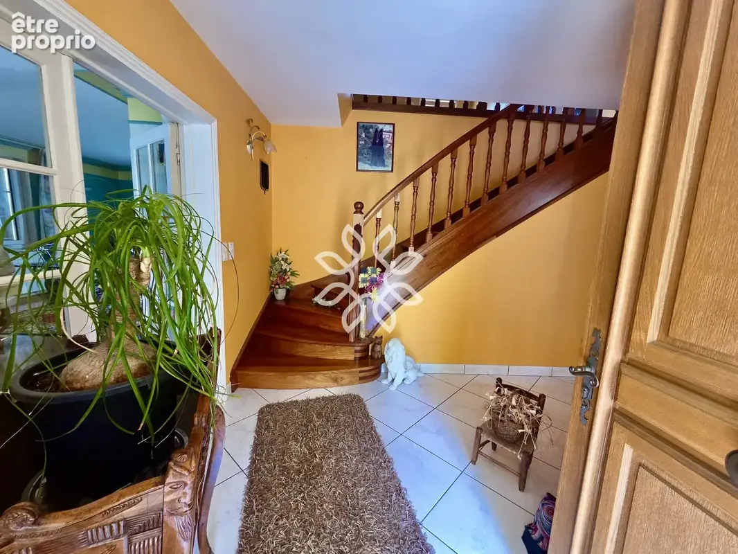 Brioude   maison familiale 206 m2   4 chambres   terrain 1 043 m2   grand garage - photo 4