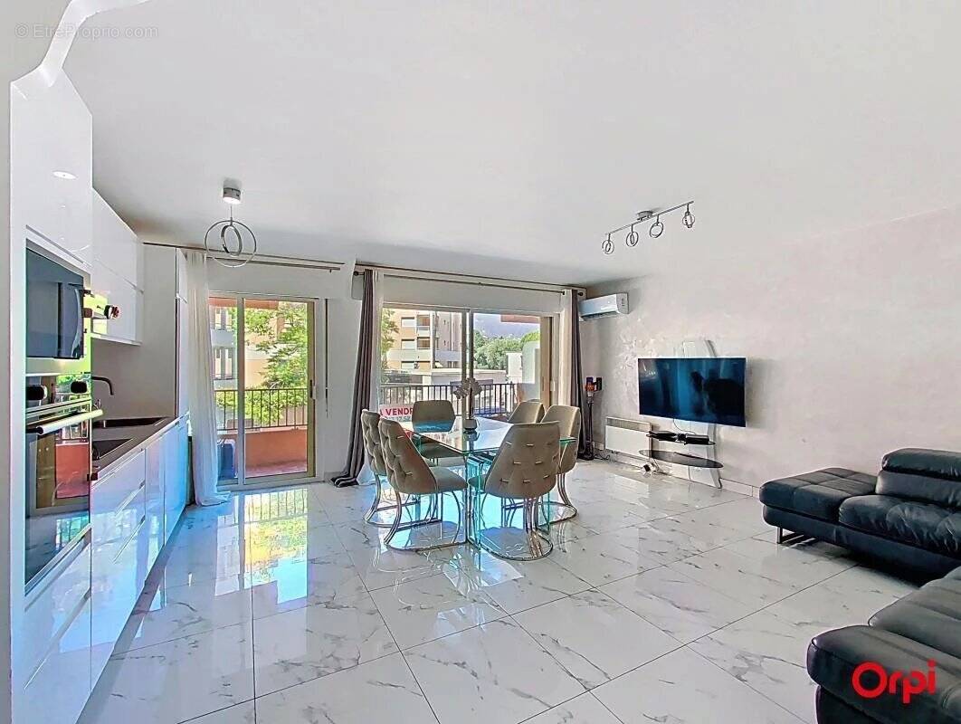 Appartement à ROQUEBRUNE-CAP-MARTIN