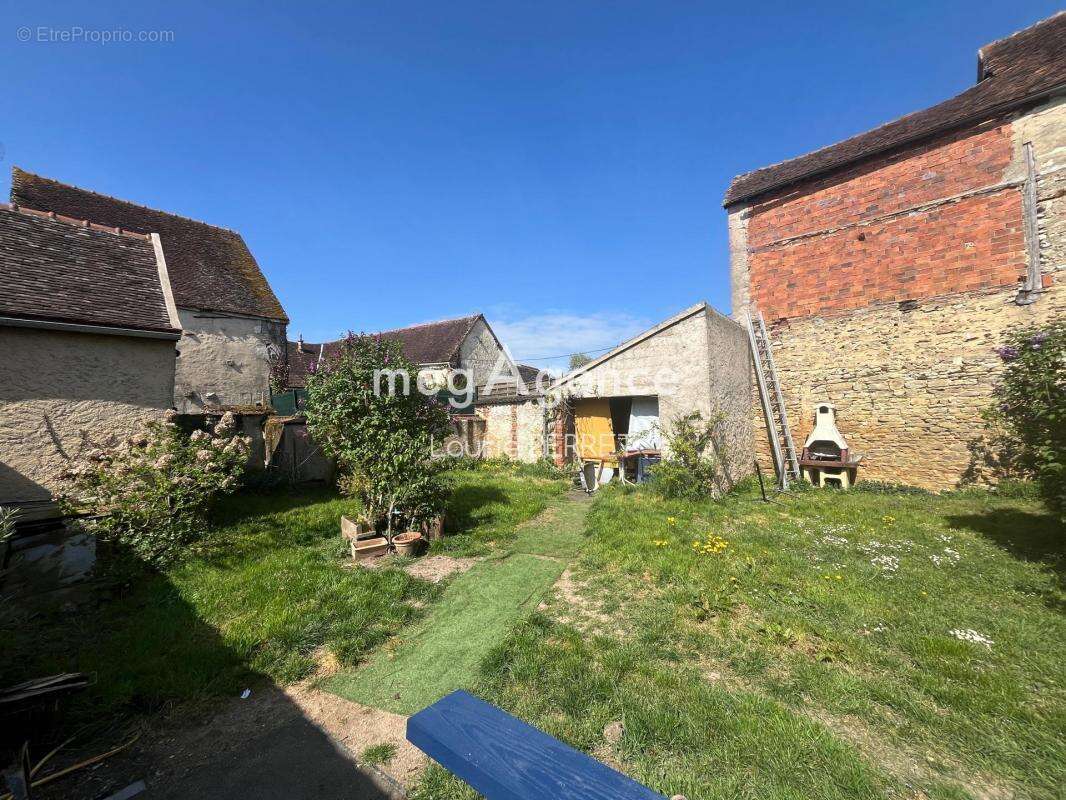 Maison à LIGNY-LE-CHATEL