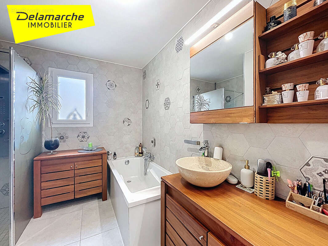 Maison à NOTRE-DAME-DE-CENILLY