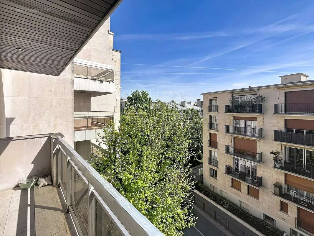 Appartement à NEUILLY-SUR-SEINE