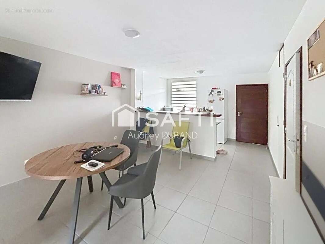 Photo 2 - Appartement à REMIRE-MONTJOLY