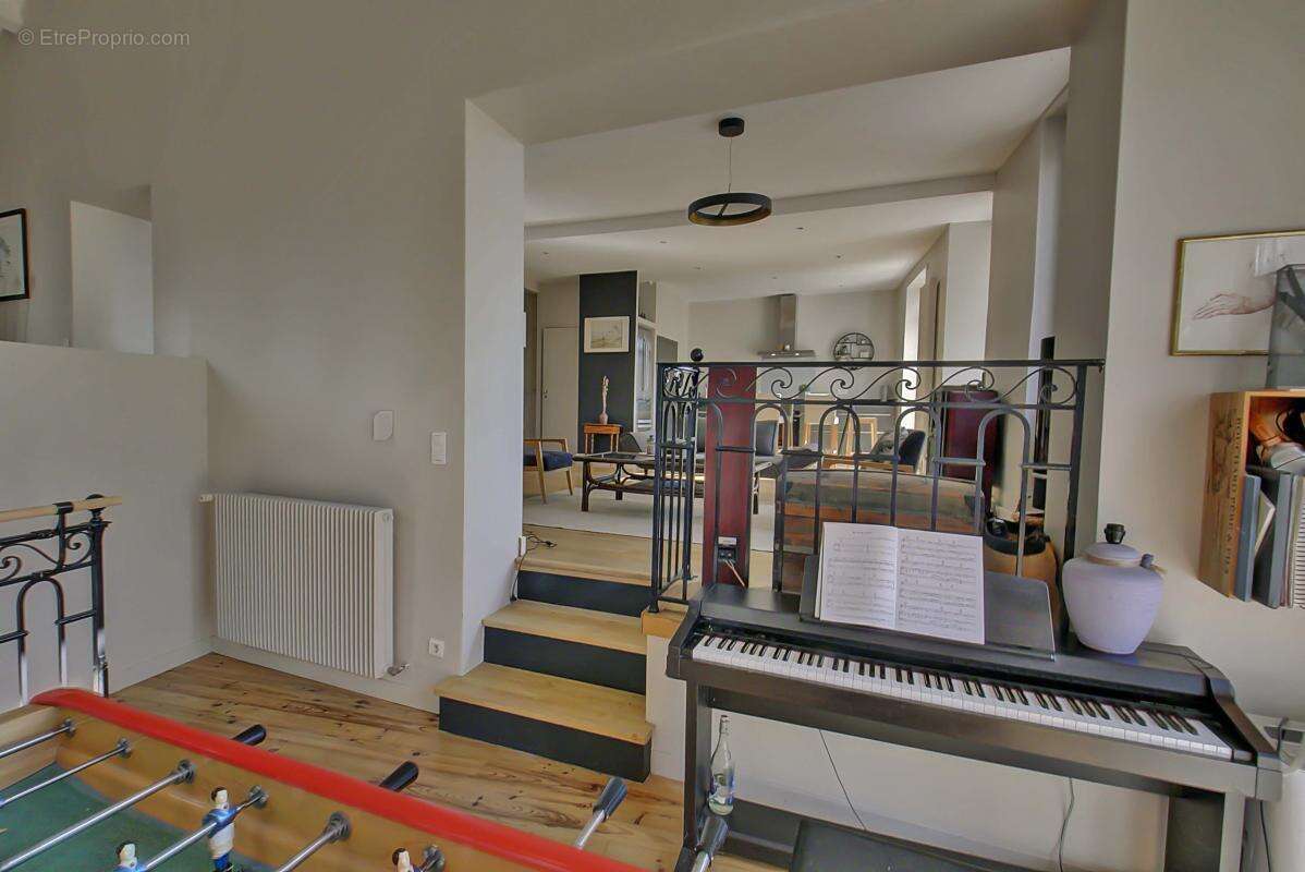 Maison à COLLONGES-AU-MONT-D&#039;OR