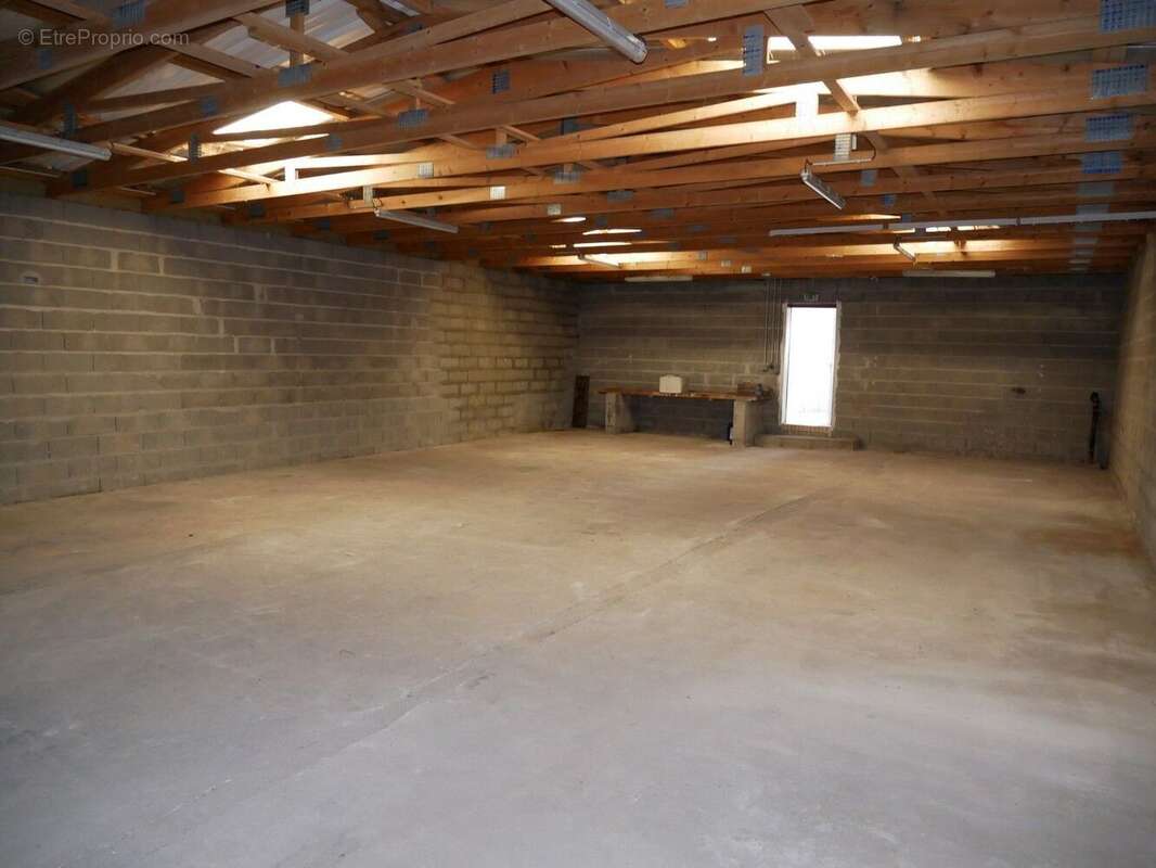 Commerce 525 m² à Saint-Germain-Des-Pres  - photo 4