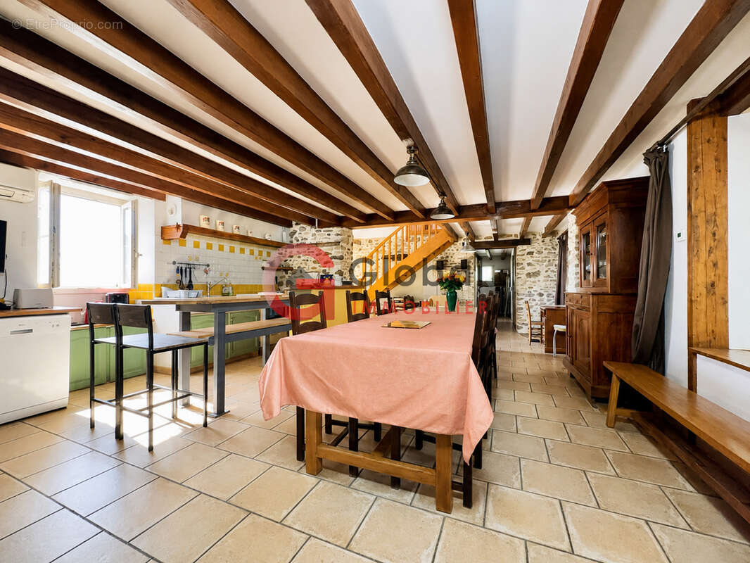Maison à EXIREUIL