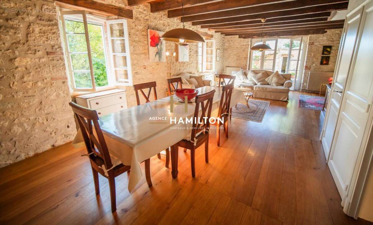 Maison à LIVERS-CAZELLES