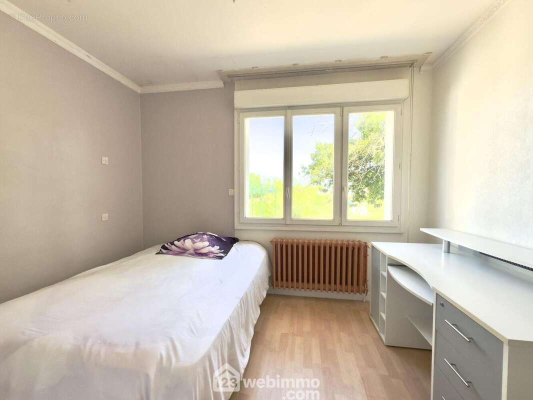 ...d&#039;une deuxième chambre de 10m²... - Maison à LONGUE-JUMELLES