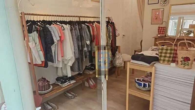 Commerce à PARIS-6E