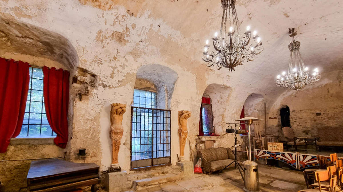 cave - Maison à BROUSSES-ET-VILLARET