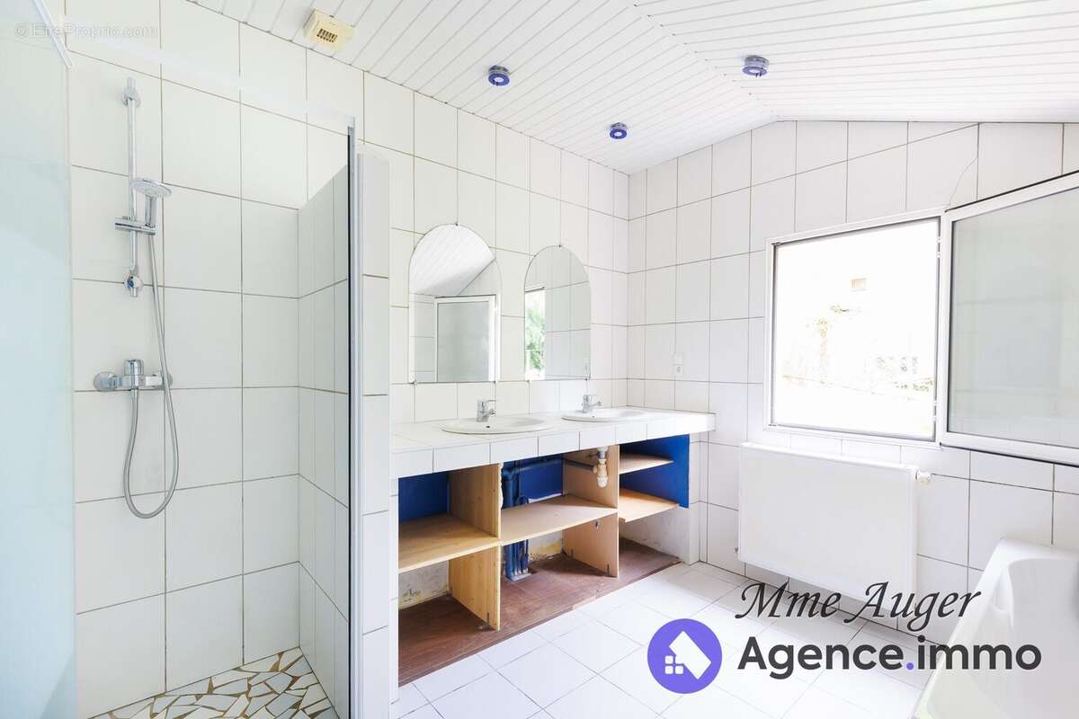 Salle de bains, douche - Maison à SALIES-DE-BEARN