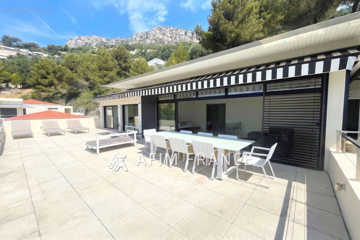 Appartement à EZE