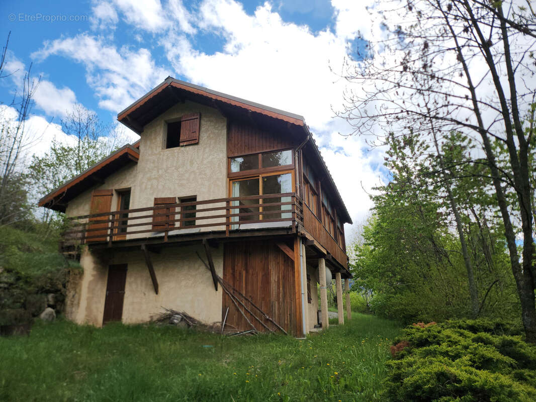 Maison à BEAUVEZER