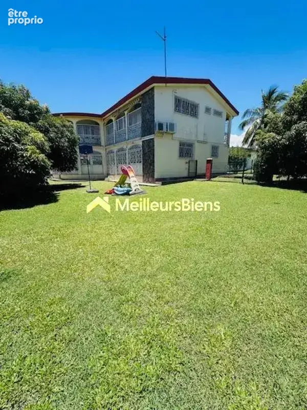 Baisse de prix !!! a vendre sur baie mahault proche commoditees grande villa  de 392 m² sur 796 m² de terrain - photo 4