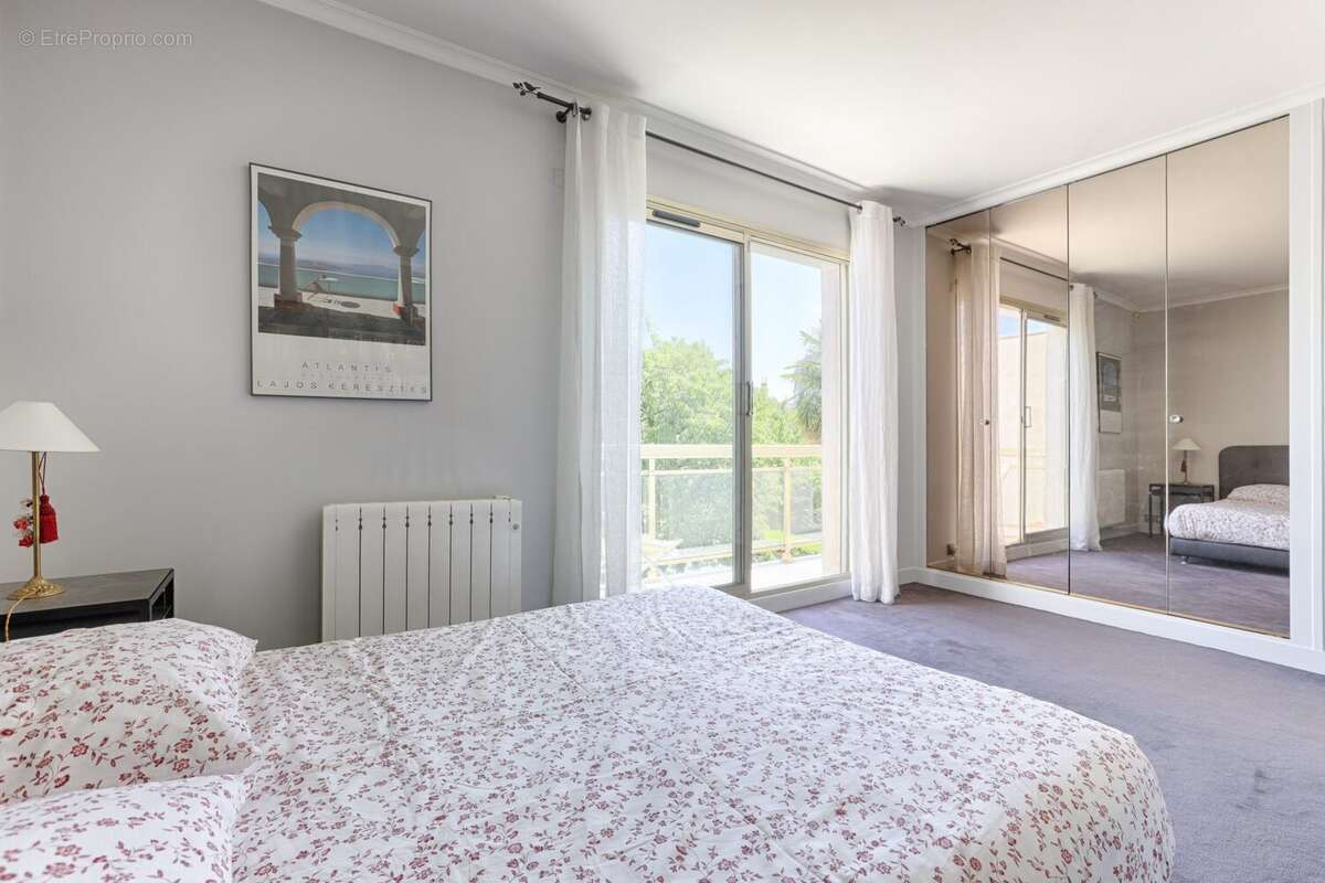 Appartement à LA GARENNE-COLOMBES