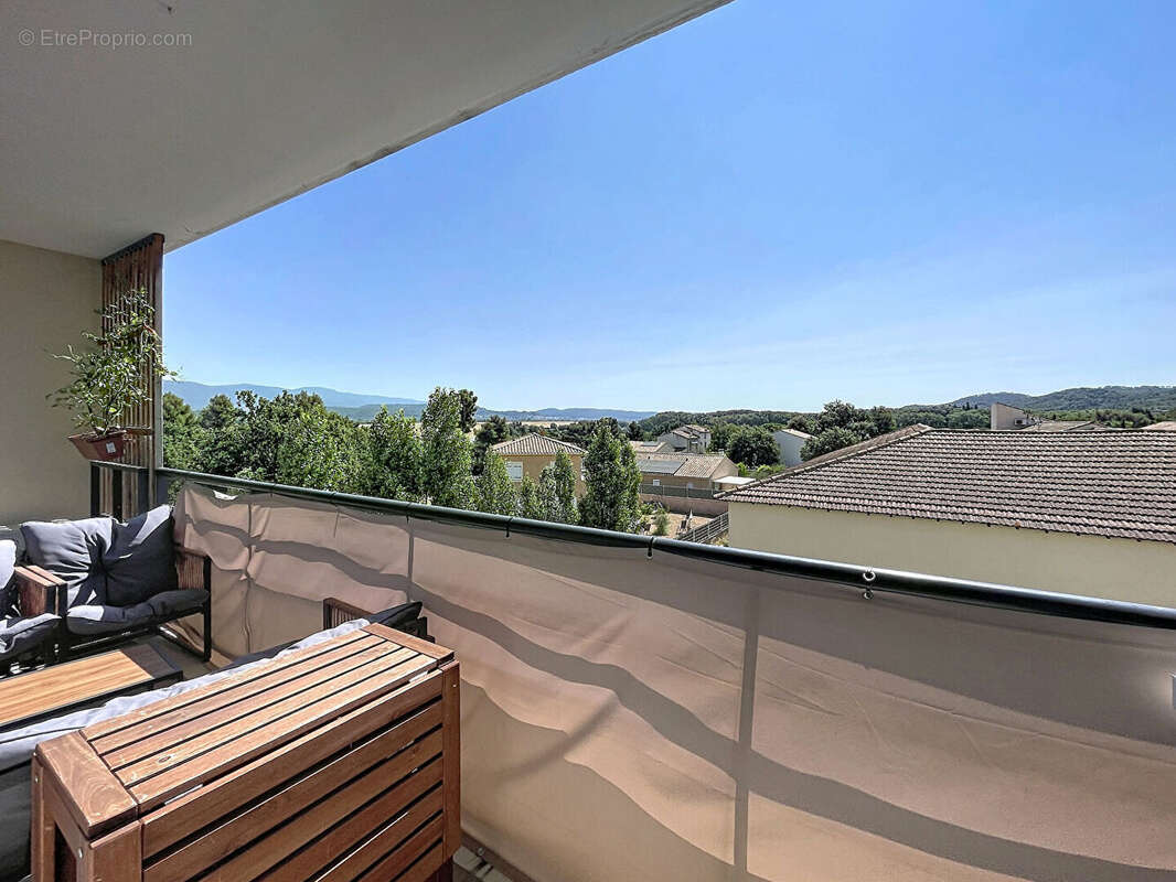Appartement à LA ROQUE-D'ANTHERON