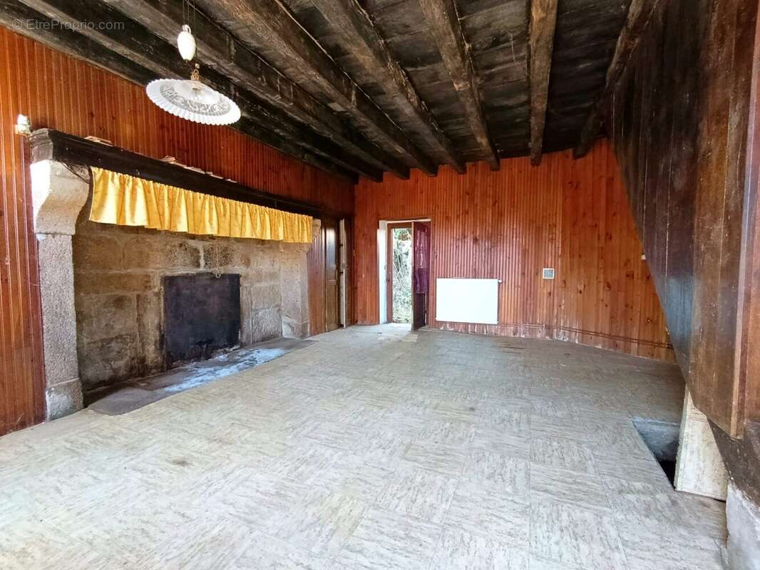 Maison à SAINT-YRIEIX-LA-MONTAGNE