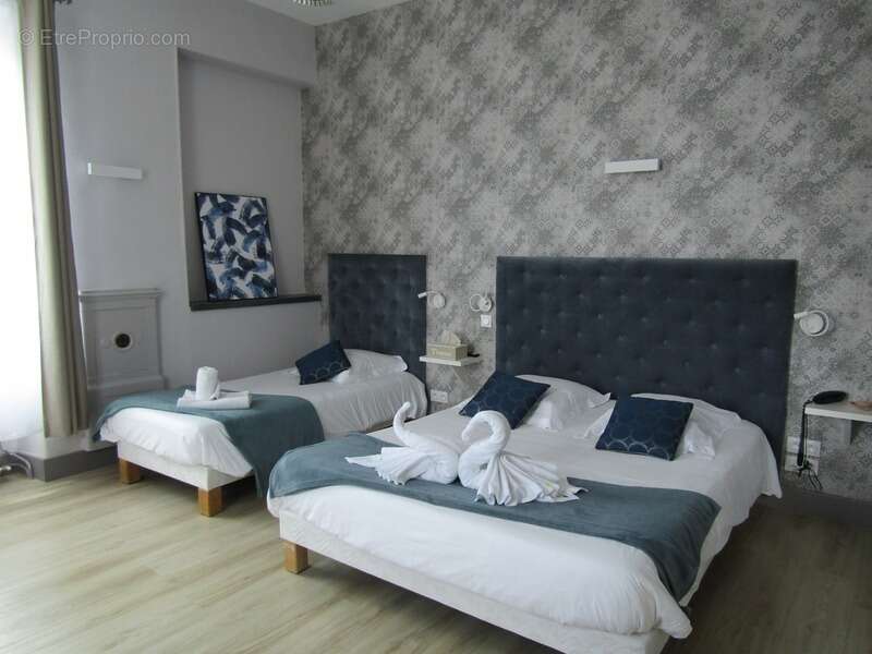 Commerce à SARLAT-LA-CANEDA