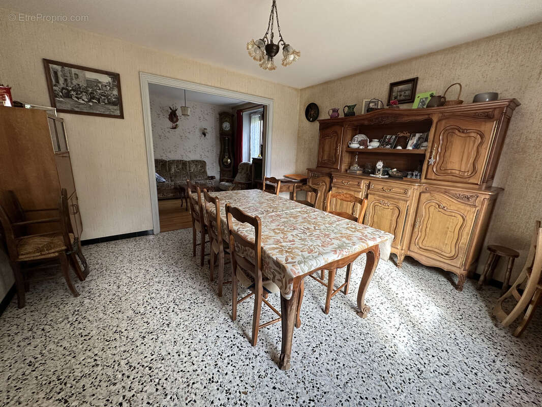 Maison à SAINT-HOSTIEN