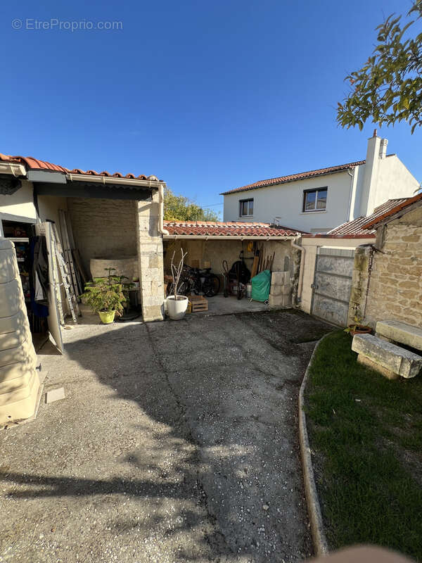 Maison à SAINT-JEAN-D'ANGELY