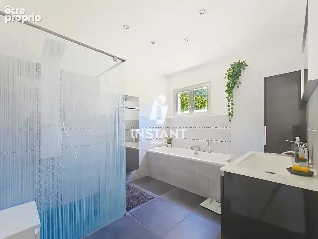 Maison familiale 125 m² - 4 chambres - terrain 1 771 m² - photo 10
