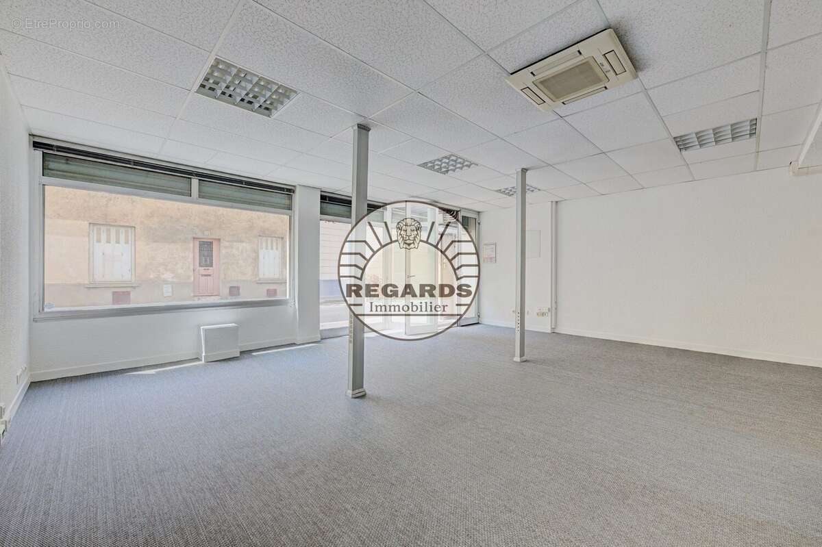 Commerce 63 m² à Paris-14e  - photo 3