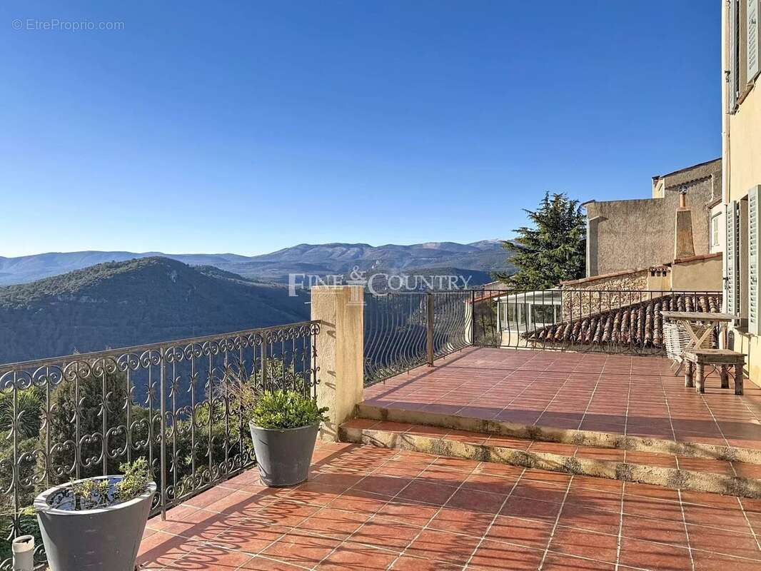 Maison à SAINT-CEZAIRE-SUR-SIAGNE