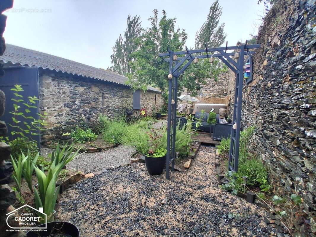   - Maison à FROSSAY